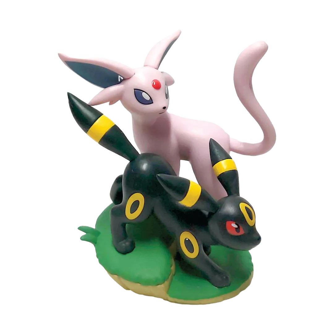 Figure Pokemon Espeon rosa e Umbreon nero Premium Figure Collection Prismatic Evolutions dettaglio qualità scultura