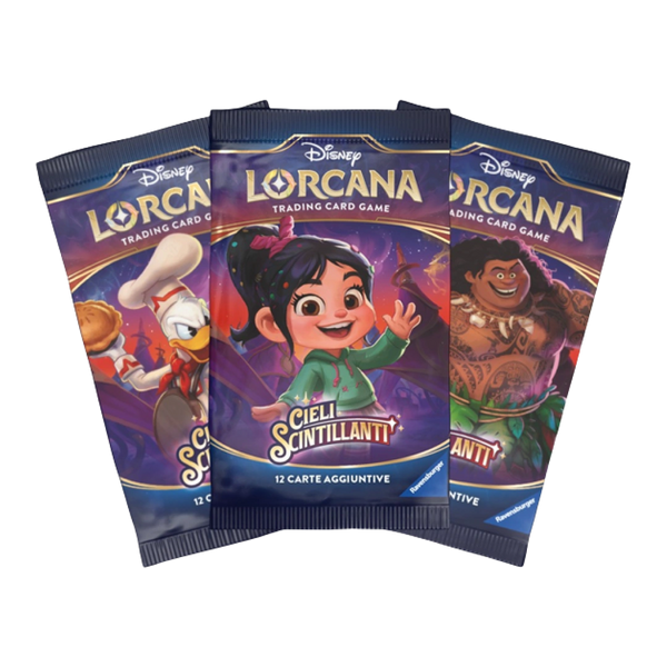 Tre pacchetti booster di Lorcana: Cieli Scintillanti, ognuno raffigurante Vanellope, Maui e Paperino sulla copertina.